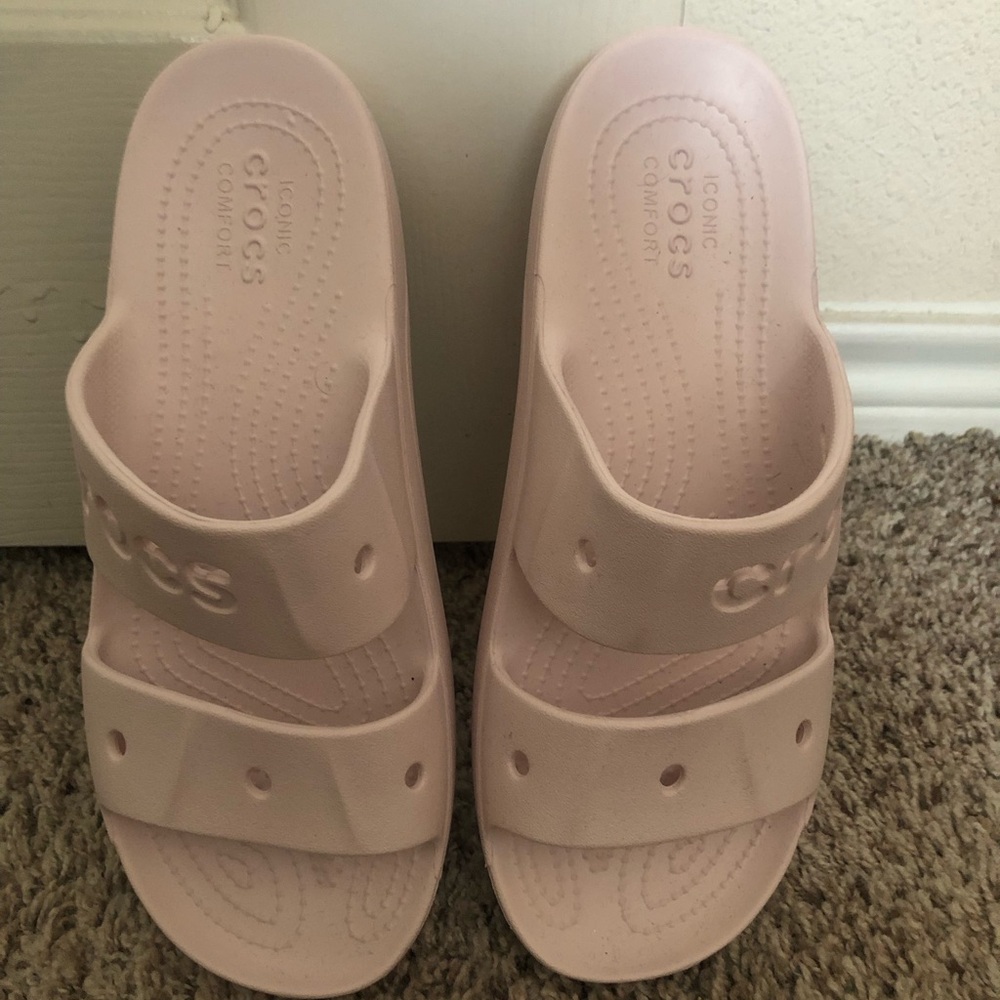 Women’s crocs